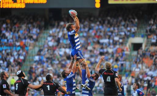 Duane Vermeulen jumps to receive a line out throw
