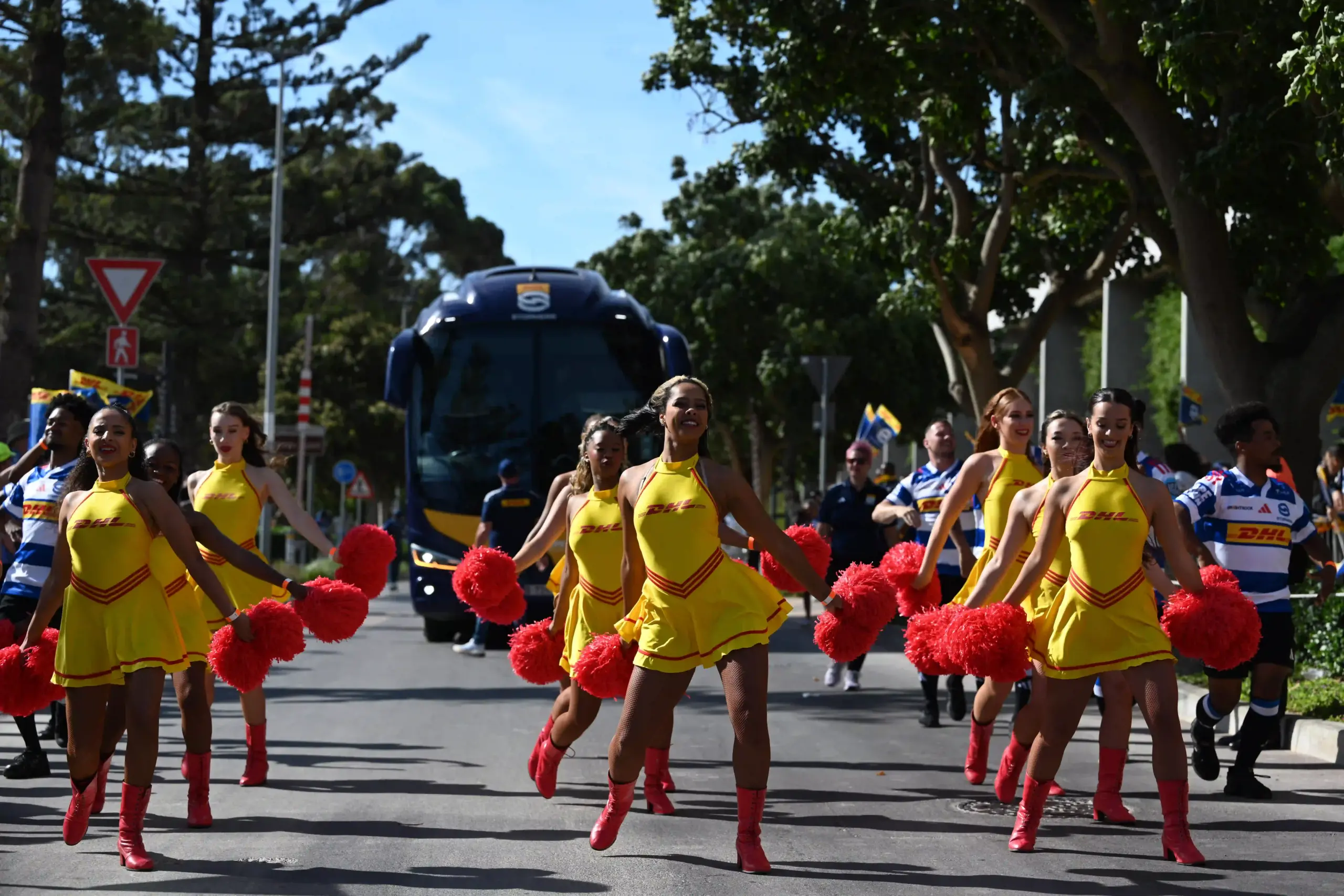 DHL dancers at bus arrival